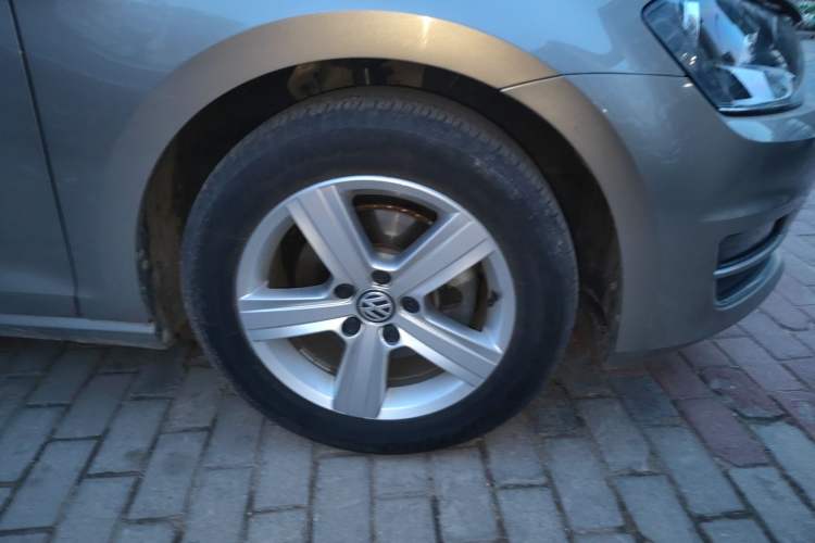 Used Volkswagen Golf 2016 1.6L Automatic Comfort Model Right Front Wheel Hub