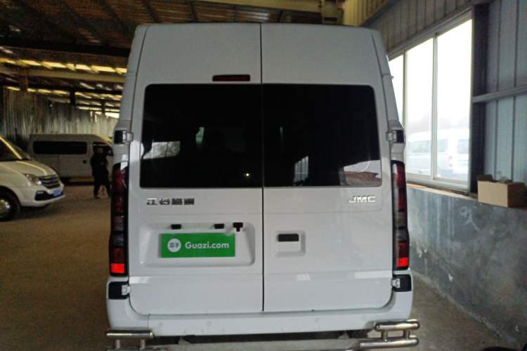 Used JMC Fushun 2025 2.0T 6MT Diesel Short-Wheelbase Mid-Roof Commercial Multi-Purpose Passenger Vehicle with 5/6 Seats