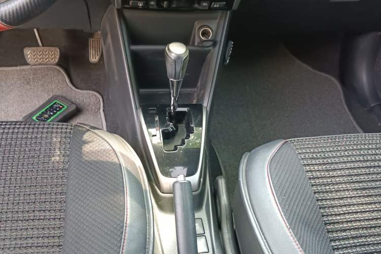 Used Toyota YARiS L Zhi Xuan 2016 Revised Version 1.5G CVT with Dynamic Sunroof