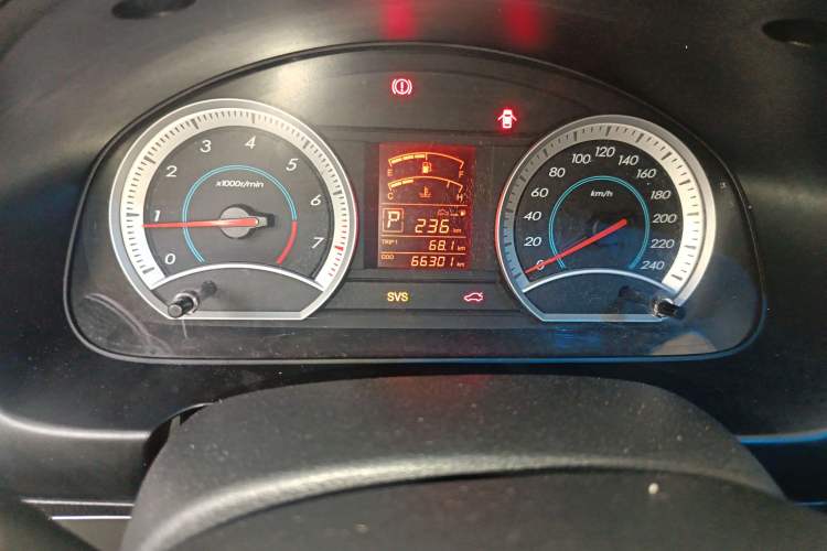 Used Bestune B50 2012 1.6L automatic with sunroof Odometer Close Up