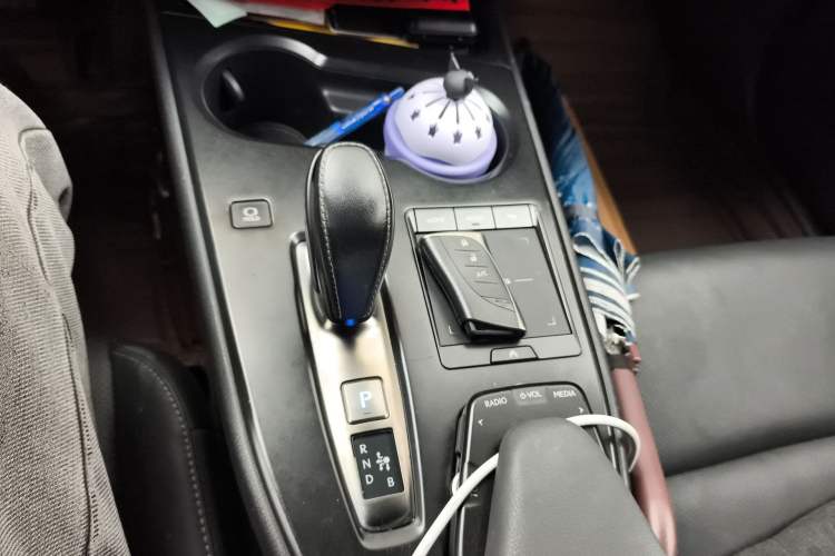 Used Lexus UX New Energy 2020 300e Pure·Joy Edition Gear Lever
