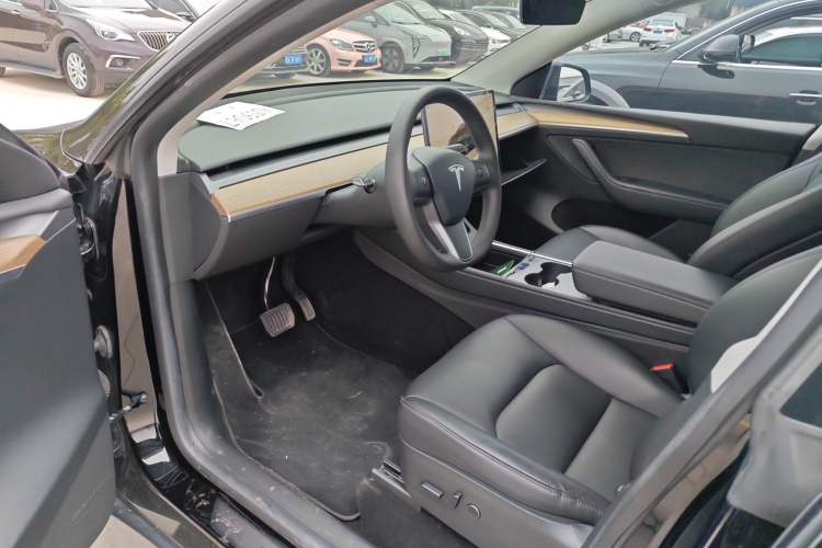 Used Tesla Model Y 2022 Rear-Wheel-Drive Version
