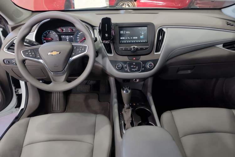 Used Chevrolet Malibu XL 2018 530T Automatic Luxury Edition Center Console