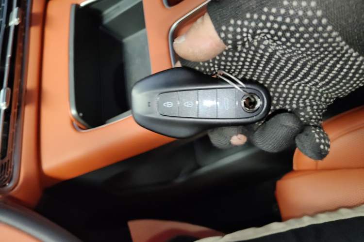 Used Hongqi HS6 PHEV 2026 220 All-Wheel Drive Smart Hybrid Version Interior 1