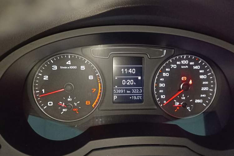 Used Audi Q3 2017 40 TFSI quattro all-wheel-drive sport model
