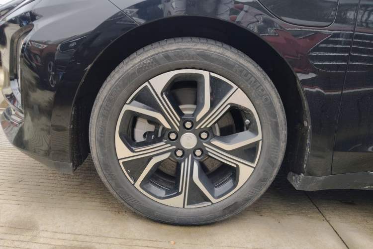 Used Hongqi E-QM5 2021 Charging Version Flagship Edition Left Front Wheel Hub