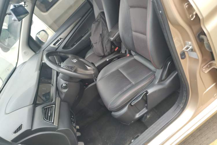 Used CHANGAN KAICHENG Oushang A600 2016 1.5L Manual Luxury 7-Seater
