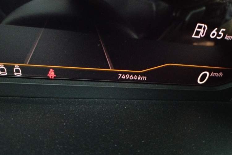 Used Volkswagen Passat 2022 330TSI Luxury Edition Odometer Close Up