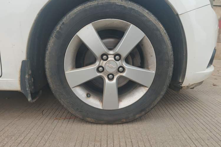 Used Chevrolet Cruze 2013 1.6L SE MT Right Front Wheel Hub