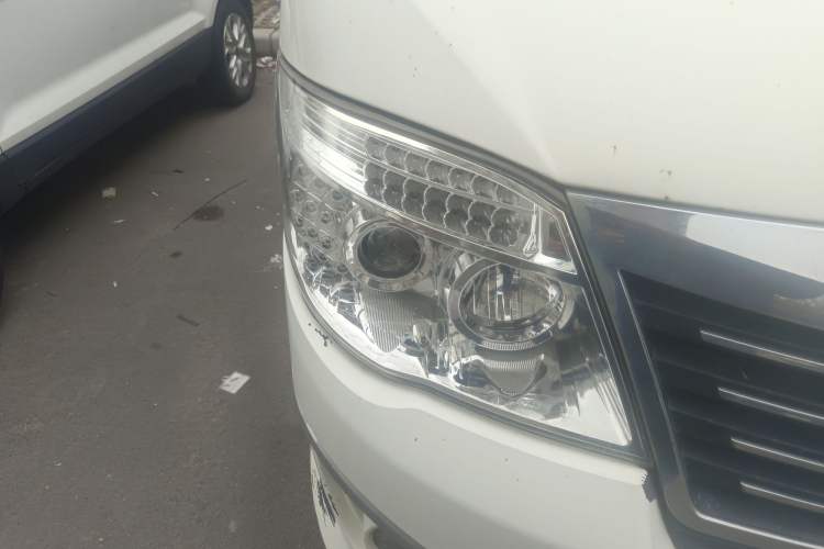 Used King Long Golden Way 2018 2.0L Van Series 4G20 Right Front Headlight