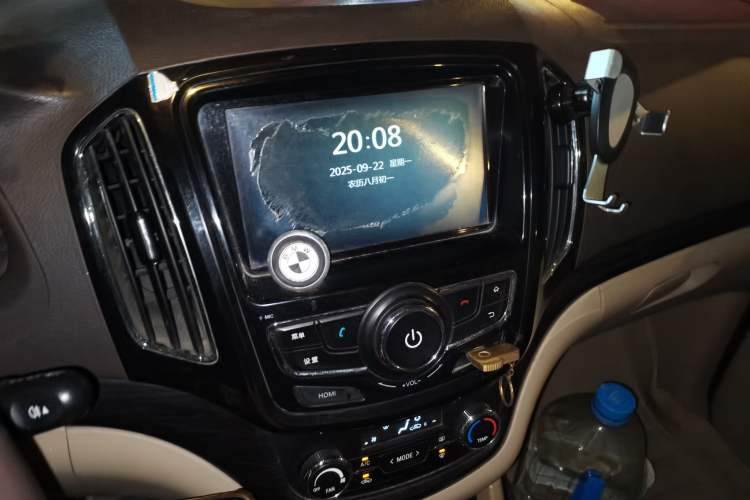Used Baojun 730 2014 1.5L manual luxury trim 7 seats

