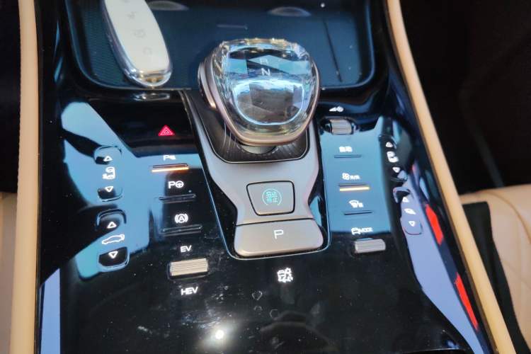 Used Denza D9 2022 DM-i 970 Four-Wheel Drive Flagship Model