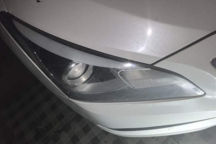 Used Hyundai Mistra 2014 1.8L Automatic Smart GLS Right Front Headlight