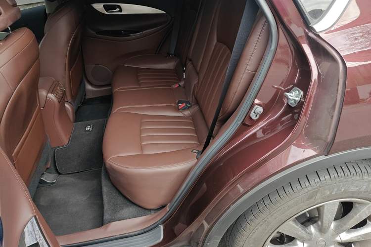 Used Infiniti QX50 2015 2.5L Enjoyment Edition Interior 4