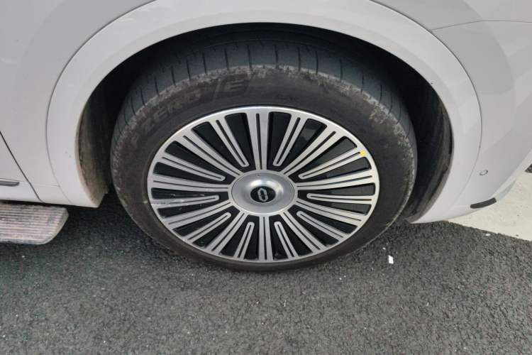 Used Hima AITO M8 2025 Extended-Range Max+ Version 53.4 kWh 5-Seater Edition
