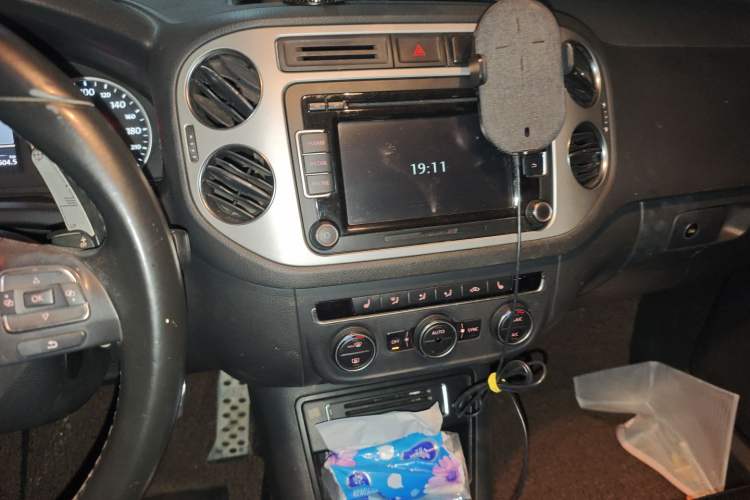 Used Volkswagen Tiguan 2013 1.8TSI Automatic Two-Wheel Drive Luxury Model Audio And AC Panel