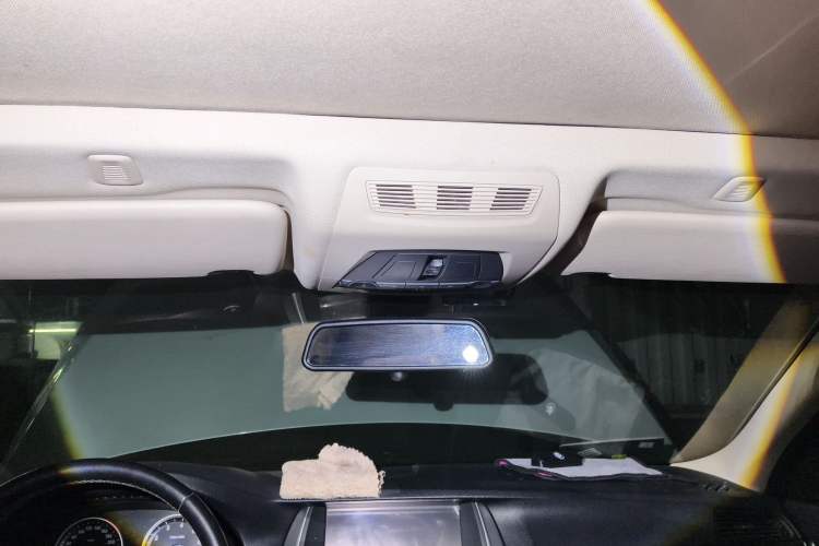 Used BMW 5 Series 2014 520Li Elegant Model
