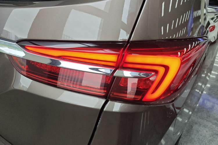 Used Buick GL8 2023 Land Executive Class Smart Enjoyment Model