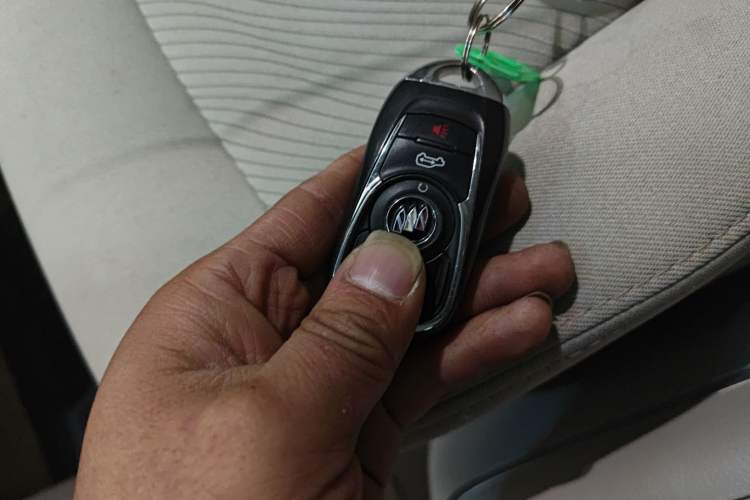 Used Buick GL8 2023 Land Executive Class Comfort Model