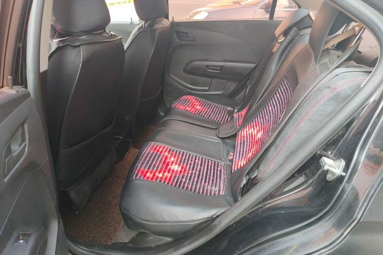 Used Chevrolet Aveo Sonic 2011 Sedan 1.4L MT SL
