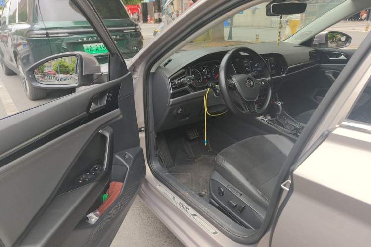 Used Volkswagen Sagitar 2019 280TSI DSG Luxury Model China V Emission Standard Driver Seat