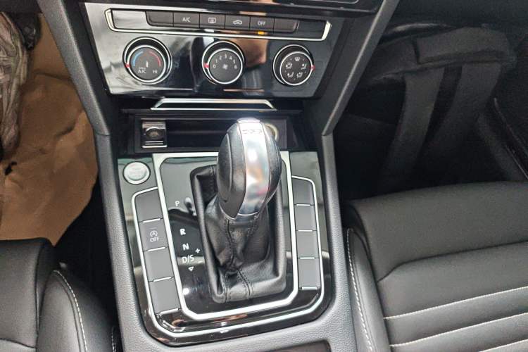 Used Volkswagen Magotan 2020 280TSI DSG Comfort Edition Gear Lever