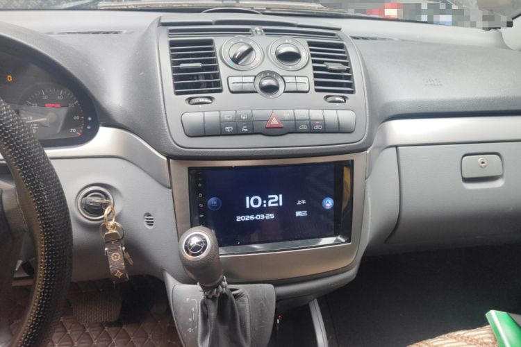 Used Mercedes-Benz Vito 2011 2.5L 7-seater executive version Audio And AC Panel