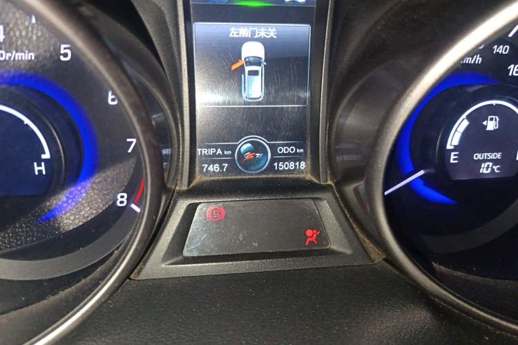 Used CHANGAN CS75 2016 2.0L Manual Luxury Version China V Standard Odometer Close Up