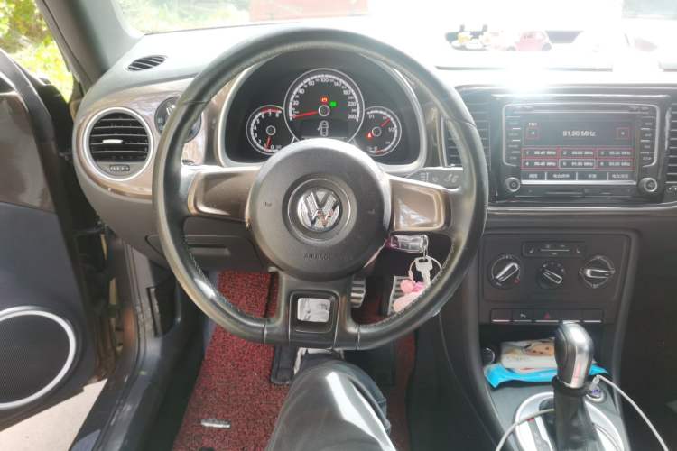 Used Volkswagen Beetle 2015 180TSI model
