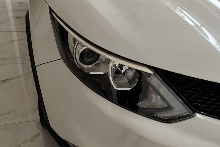 Used Nissan Qashqai 2016 2.0L CVT Elite Edition Right Front Headlight