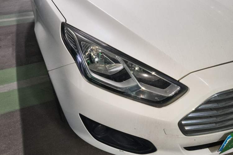 Used Ford Escort 2015 1.5L Manual Comfort Model
