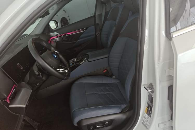 Used BMW i5 2024 eDrive 35L Luxury Model with M Sport Package
