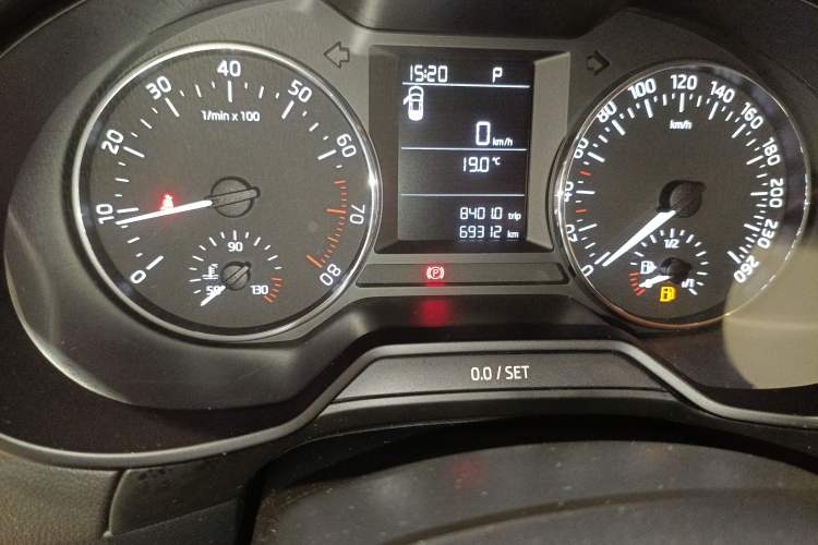 Used Skoda Octavia 2017 1.6L Automatic Chuanxing Edition Odometer Close Up