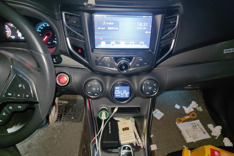 Used BYD Song New Energy 2017 Song DM 1.5TID All-Wheel Drive Luxury Model Audio And AC Panel