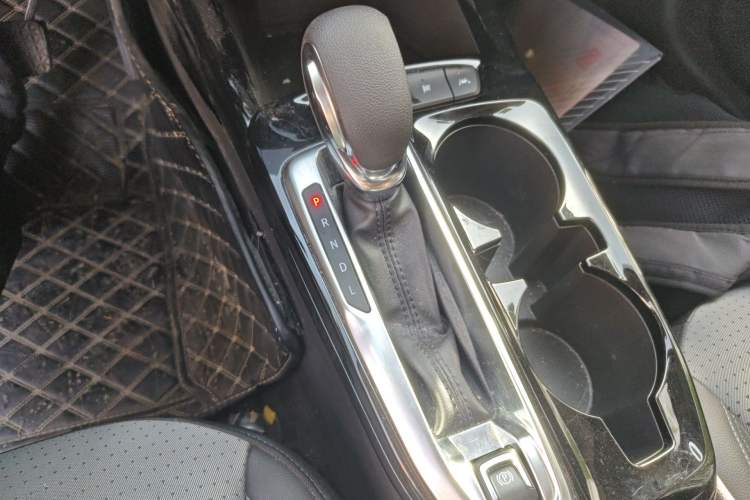 Used Chevrolet Seeker 2022 1.5T CVT Trendy Smart Edition Gear Lever