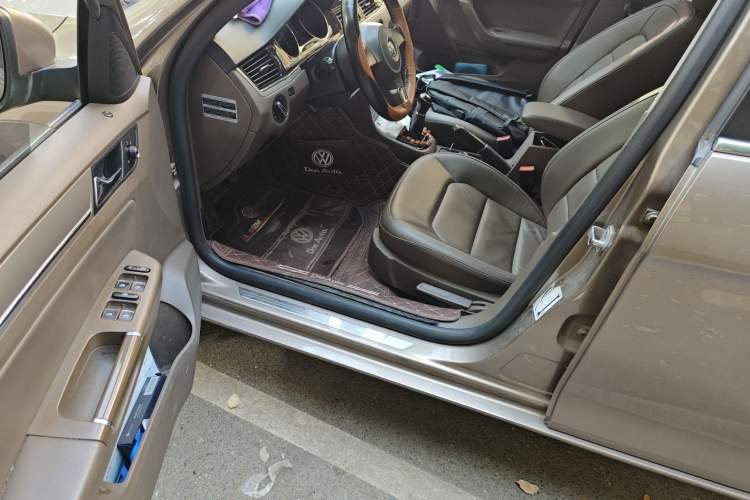 Used Volkswagen Bora 2014 1.6L Manual Comfort Model Driver Seat