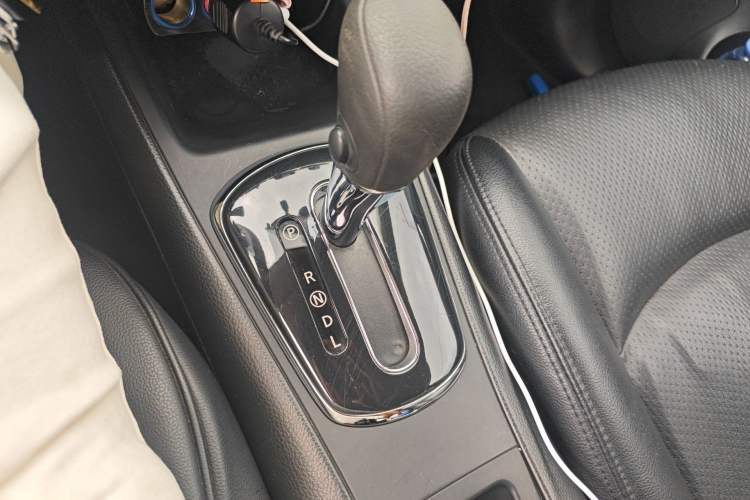 Used Nissan Tiida 2014 1.6L CVT Comfort Model Gear Lever