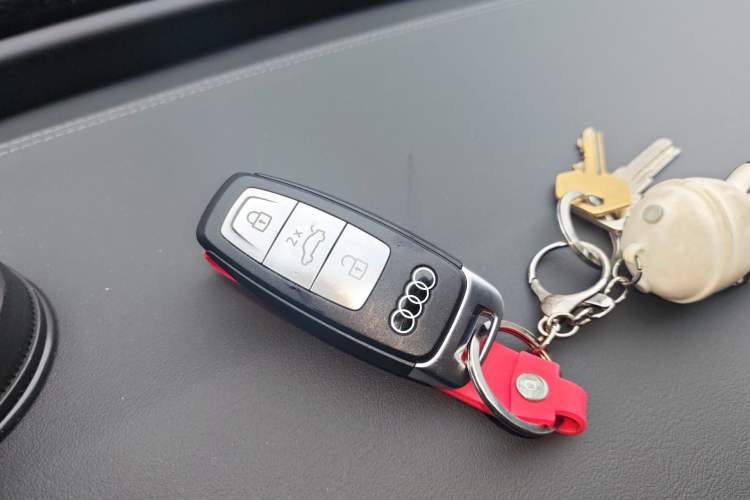 Used Audi Q6 2025 40 TFSI quattro Commemorative Edition Yulin Package 7 Seats Vehicle Key