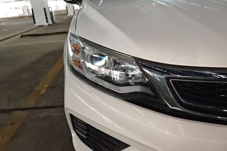 Used Geely Auto Vision 2020 Revised Version 1.5L CVT Asian Games Edition Right Front Headlight