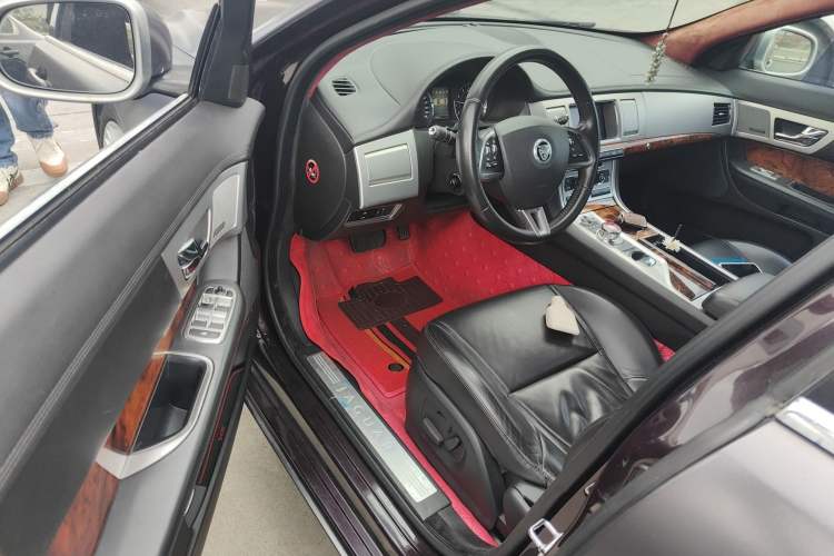 Used Jaguar XF 2013 XF 2.0T Luxury Edition Driver Seat