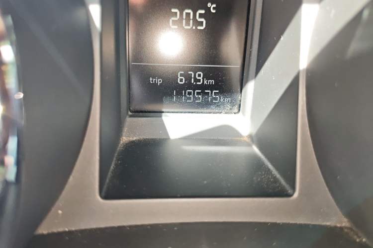 Used Skoda Yeti 2016 1.4TSI DSG Advanced Edition Odometer Close Up