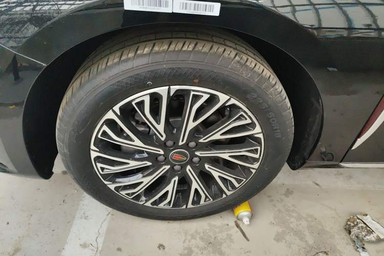 Used Hongqi H5 2025 2.0T Automatic Flag Edition – 500 000 Units Commemorative Version
