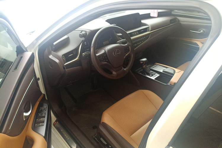 Used Lexus ES 2020 200 Excellence Edition
