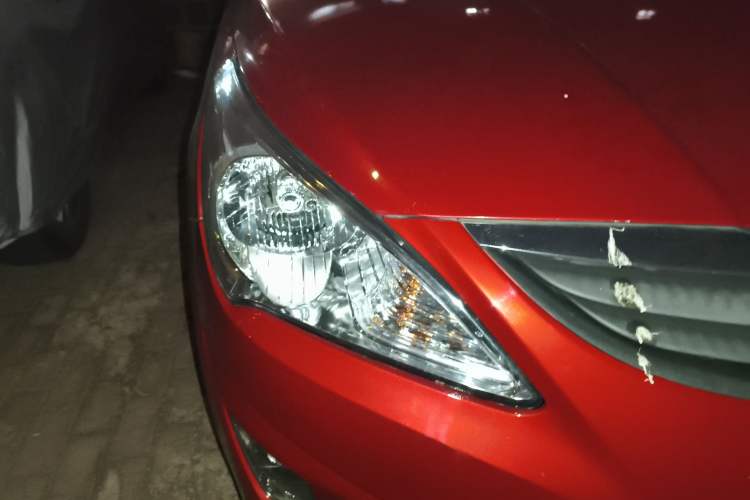 Used Hyundai Verna (older generation) 2010 Sedan 1.4L Automatic Fashionable GT Model Right Front Headlight