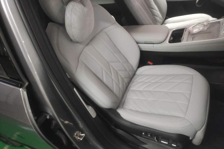 Used Nio ES6 2025 75 kWh Right Front Seat