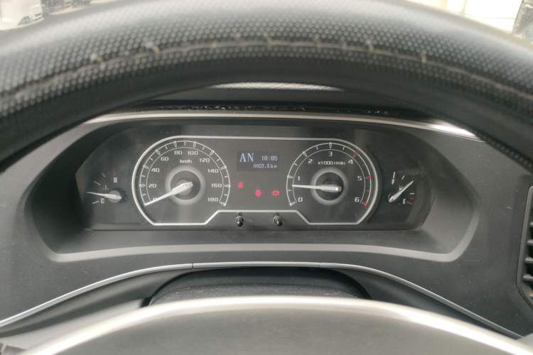 Used SAIC MAXUS Xintu V80 2021 2.0T AMT Classic Aoyuntong Short Wheelbase Mid-Roof 5/6-Seater