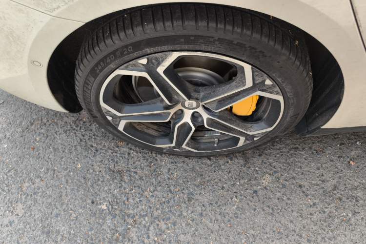 Used Xiaomi Auto SU7 2024 Rear-Drive Long-Range Intelligent Driving Version Right Rear Wheel Hub