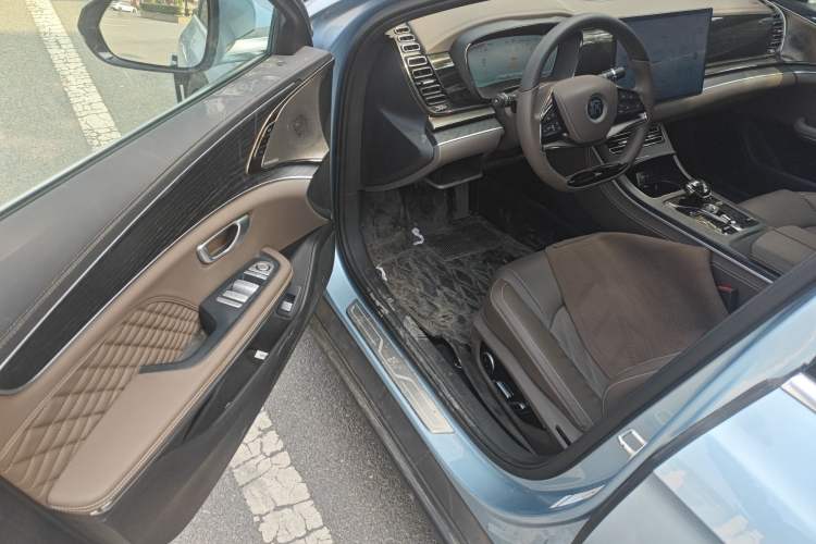 Used BYD Han 2023 DM-i Champion Edition 200KM Flagship Model
