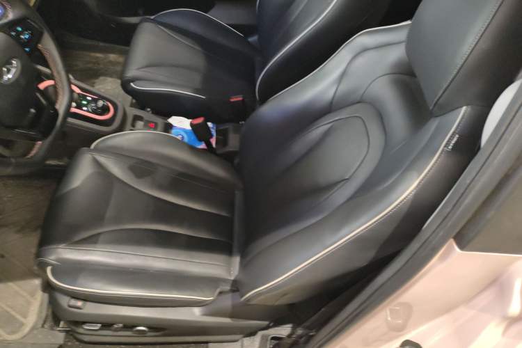 Used Chery QQ Little Ant 2022 Sweet Pink Edition Half-Sugar Version Lithium Iron Phosphate 29.2 kWh 30 kW 301 km Left Front Seat