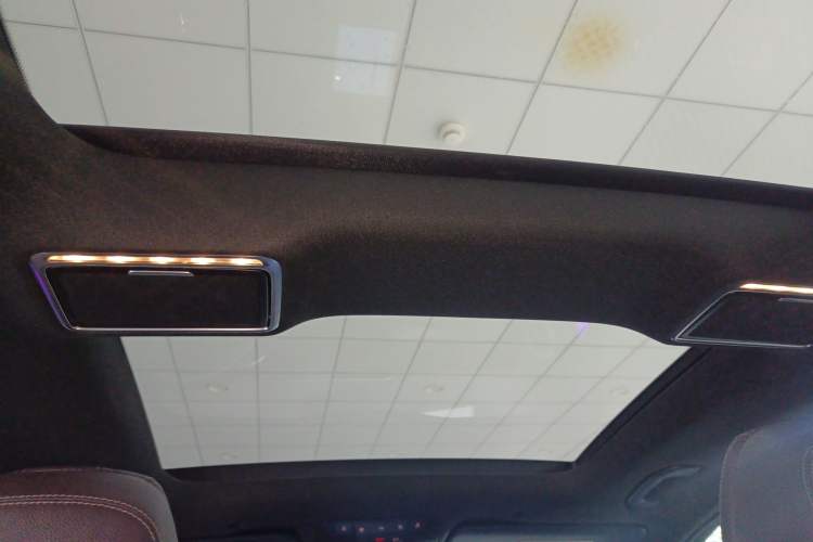 Used Mercedes-Benz GLC 2022 Facelift GLC 260 L 4MATIC Luxury Edition Headliner